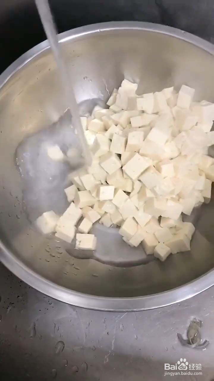 如何制作小葱拌豆腐