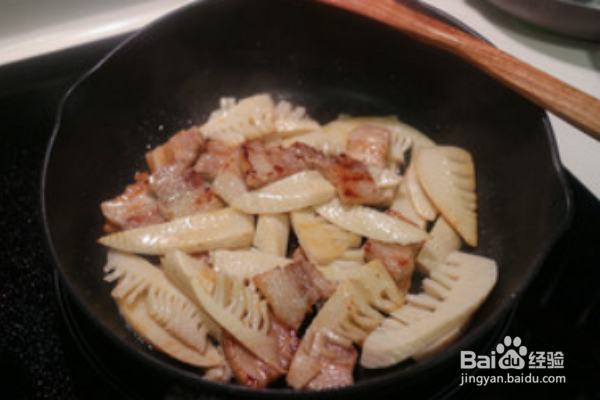 如何做美味的五花肉炒春笋