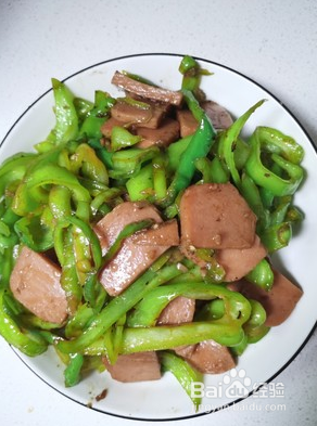 青椒炒火腿的简单做法