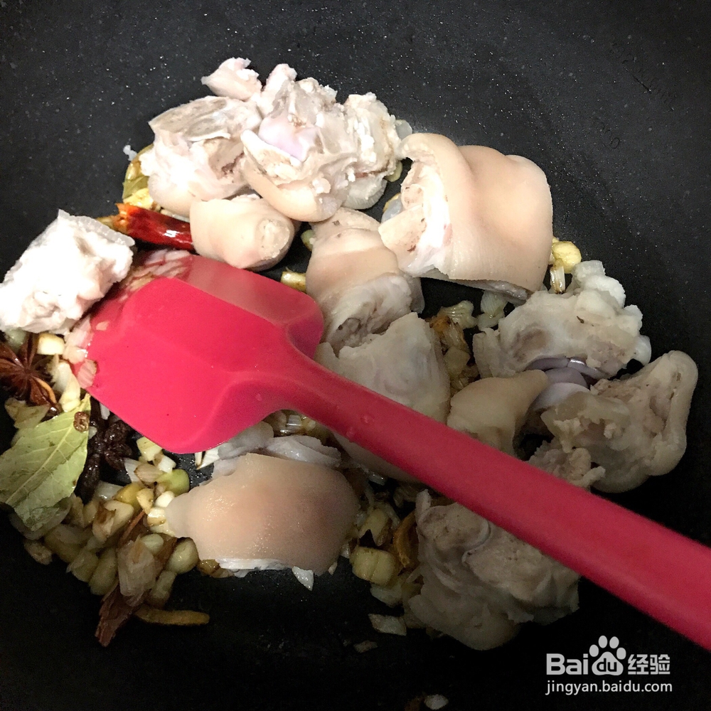 小鲍鱼炖猪脚海鲜美食