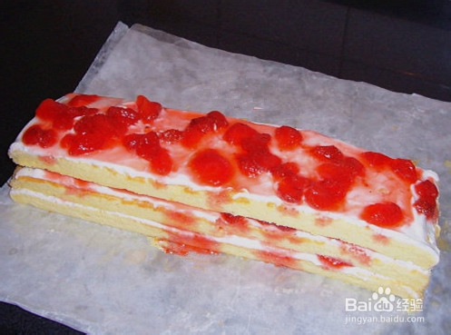 简易蛋糕的做法——草莓方蛋糕