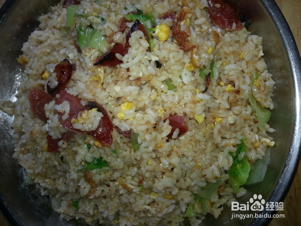 家常菜：腊肠鸡蛋炒饭配生菜