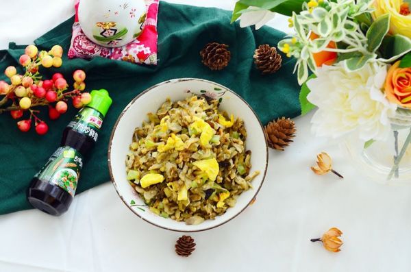 鸡蛋热炒鲜味槐花