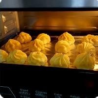 外表金黄酥脆，內馅香甜嫩滑--奶油泡芙