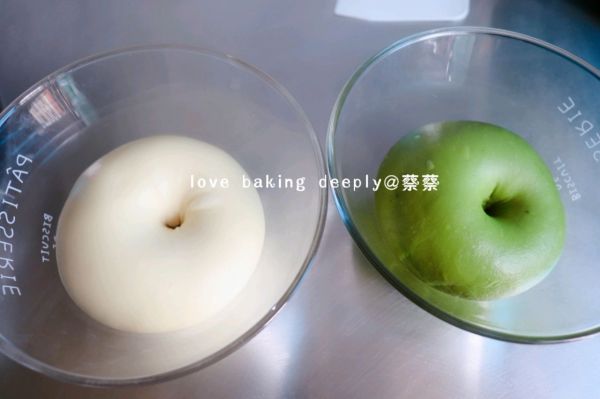 双色蝴蝶结面包