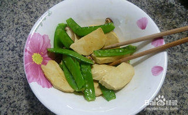香菇荷兰豆拌小素鸡的做法