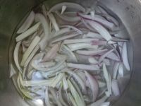 教你个小窍门保准你切洋葱时不流泪