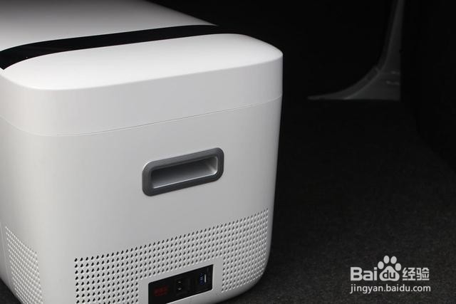 车载冰箱放在哪?一般放车的什么位置?