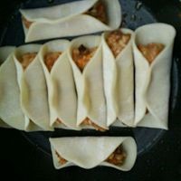 焦香四溢的猪肉香菇锅贴