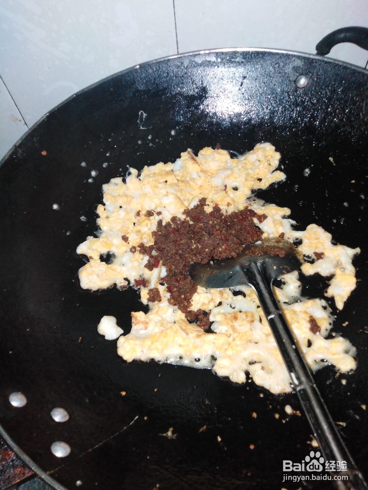 辣椒酱如何炒蛋送饭？