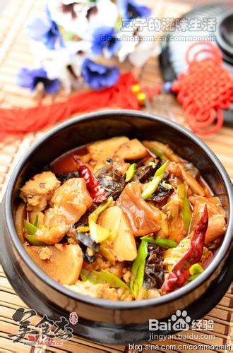 香辣牛筋豆腐煲的做法