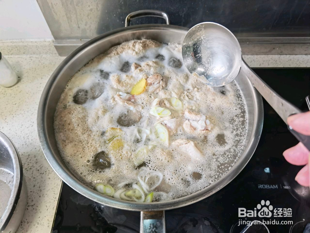 滋补排骨汤月子餐的做法