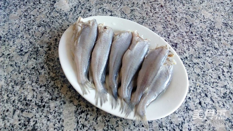 煎小黄花鱼的做法
