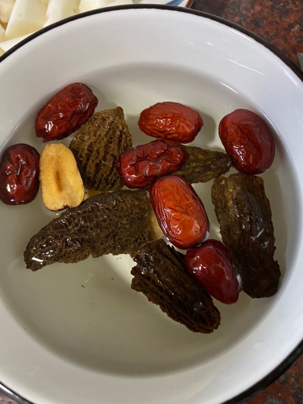 羊肚菌山药养生汤