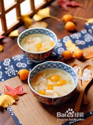 枇杷雪梨百合银耳汤