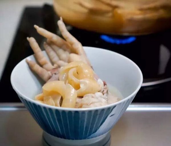 椰香花胶猪展汤