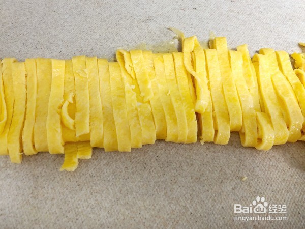 家常菠菜拌蛋丝的做法