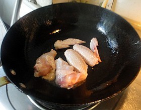 妈妈在家做的豉油鸡翼