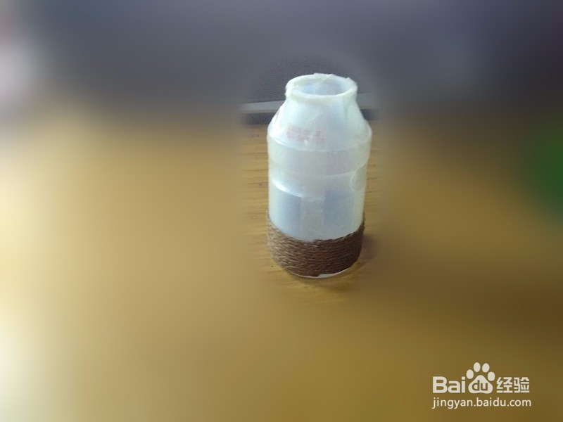 用养乐多瓶子做出古朴的棉签筒
