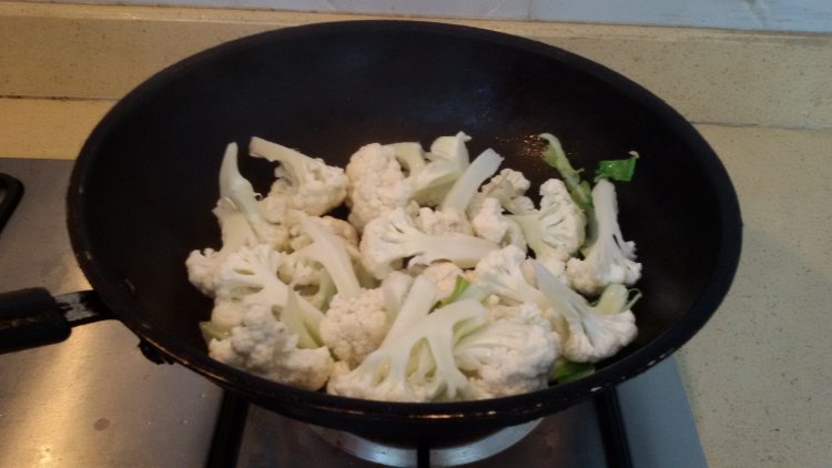 怎么做辣油花菜，看完这个你就学会了