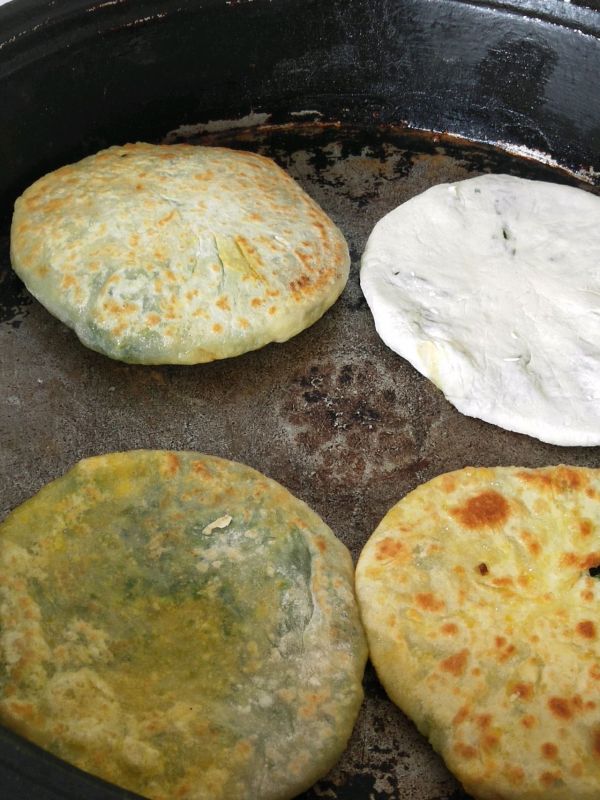 经典韭菜鸡蛋虾皮馅饼