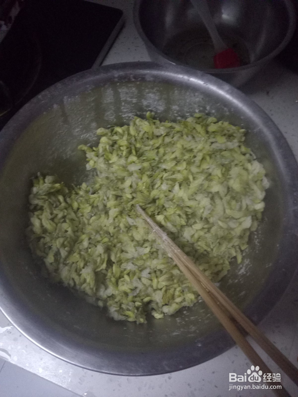 简单的家常蒸槐花