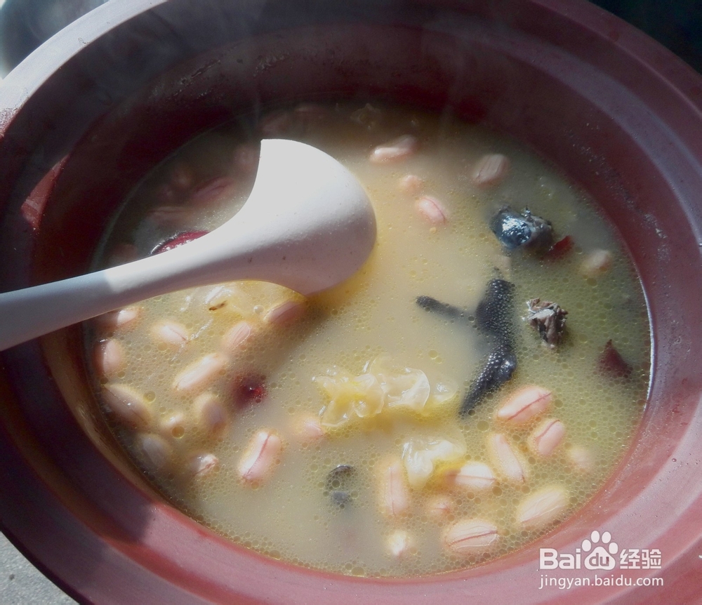 银耳红枣乌鸡汤：[3]经典美食