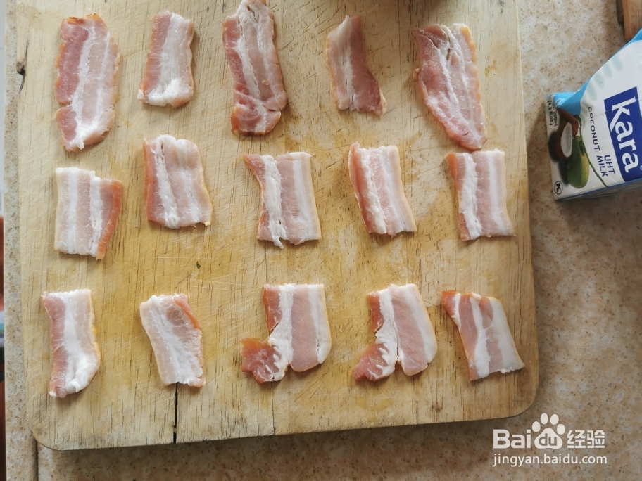 香喷喷的牛油果培根鸡蛋汉堡