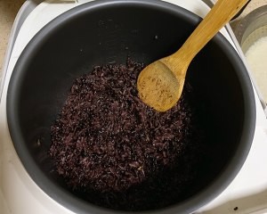 紫米饭团的做法