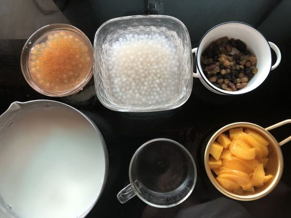 珍珠西米蜜豆椰汁