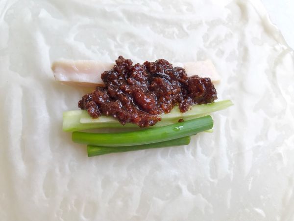 鸡胸肉卤肉饭酱卷饼
