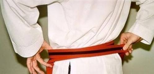 武术服腰带怎么系