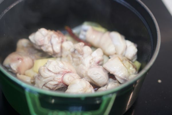 虽然不是正宗台式三杯鸡