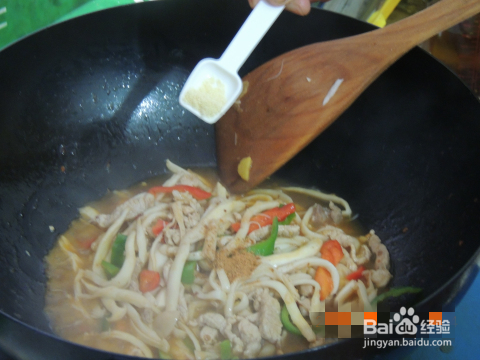 海鲜菇炒肉的做法