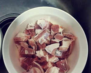 红烧土豆胡萝卜牛腩的做法