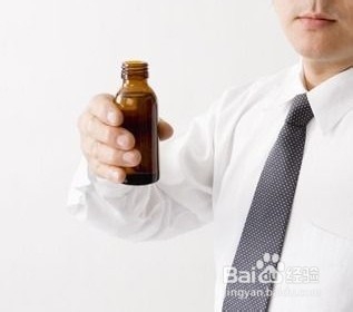 宝妈怎样给宝宝喂糖浆类的药物