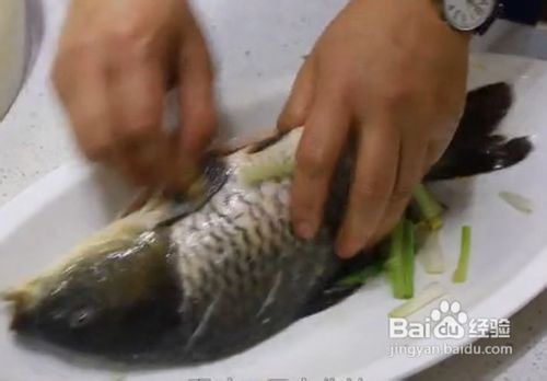 传统川菜炝锅鲤鱼的做法
