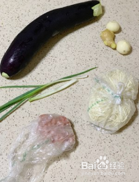 鱼香肉沫茄子焖面的做法