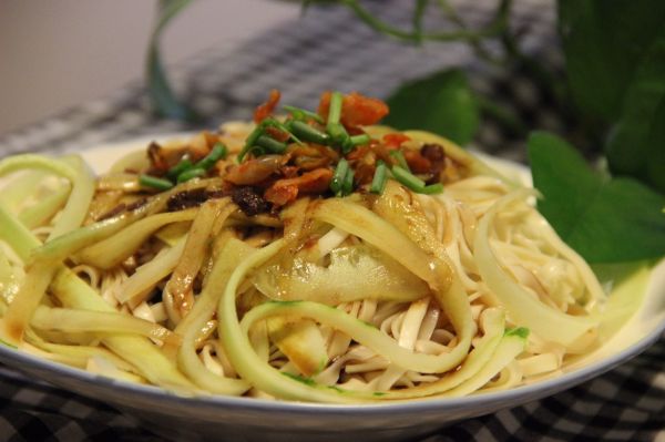 红油牛肉拌苦瓜