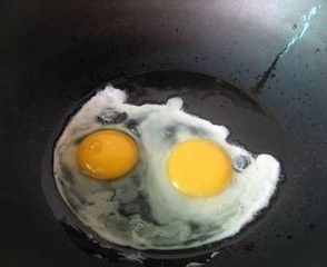如何做蛋炒饭，最简单的炒饭！