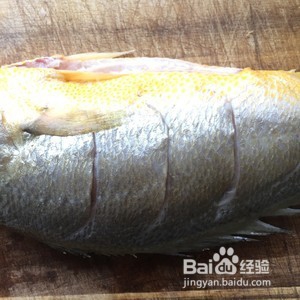 酱焖黄鱼的做法