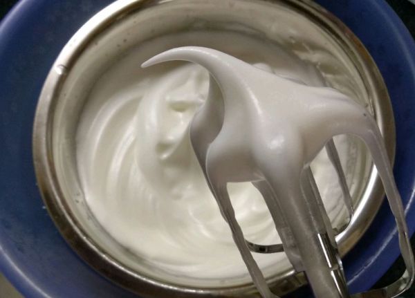 6寸处女座紫水晶鲜花蛋糕