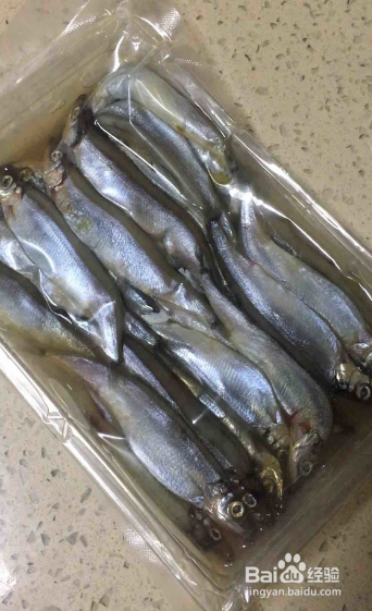 制作香酥多春鱼