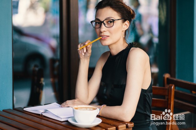 如何给自己挑选和搭配美观、舒适的眼镜框