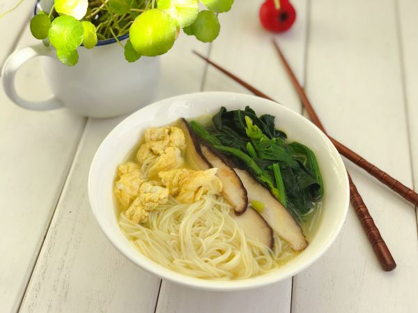 香菇菠菜鸡蛋面