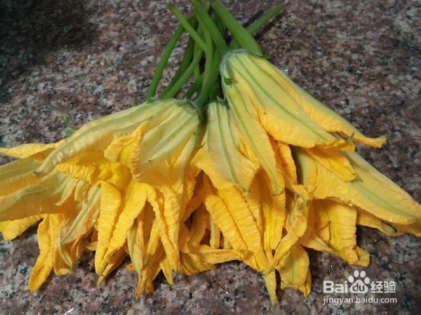 吃了还想吃的香脆炸南瓜花的烹饪方法