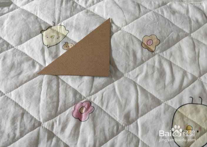 用七巧板怎么拼一只飞在空中的风筝呢？