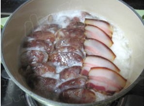 腊味双拼煲仔饭