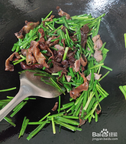 豆芽韭菜炒木耳的做法