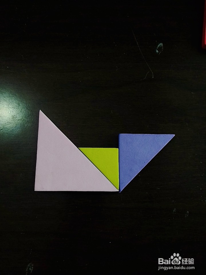 怎样用七巧板一个做仰泳示范动作的教练